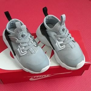 🍔Sz 9 toddler Nike Huarache Run🍔